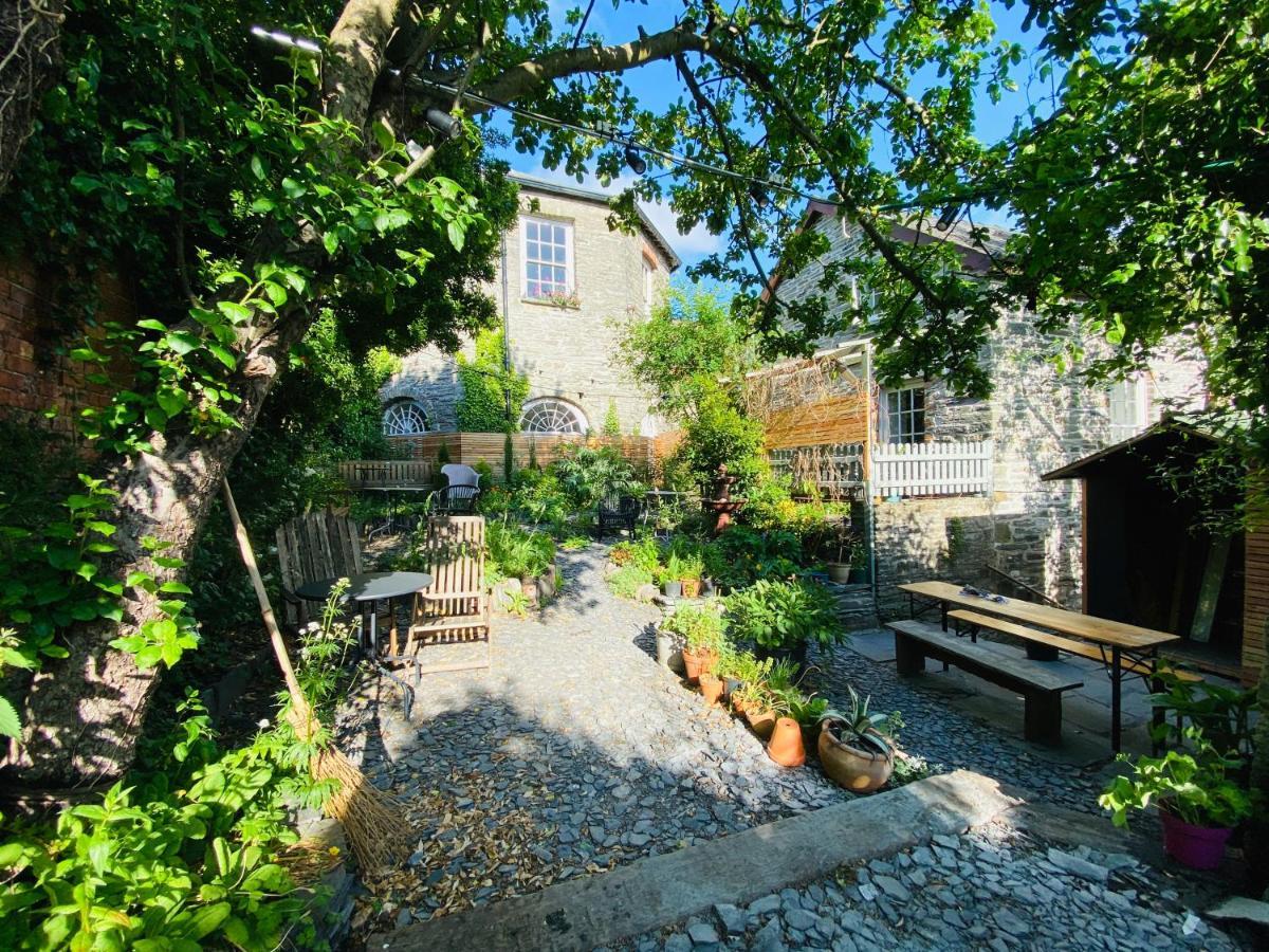 The Attic Apartment, Quay Street Studios كارديغين المظهر الخارجي الصورة