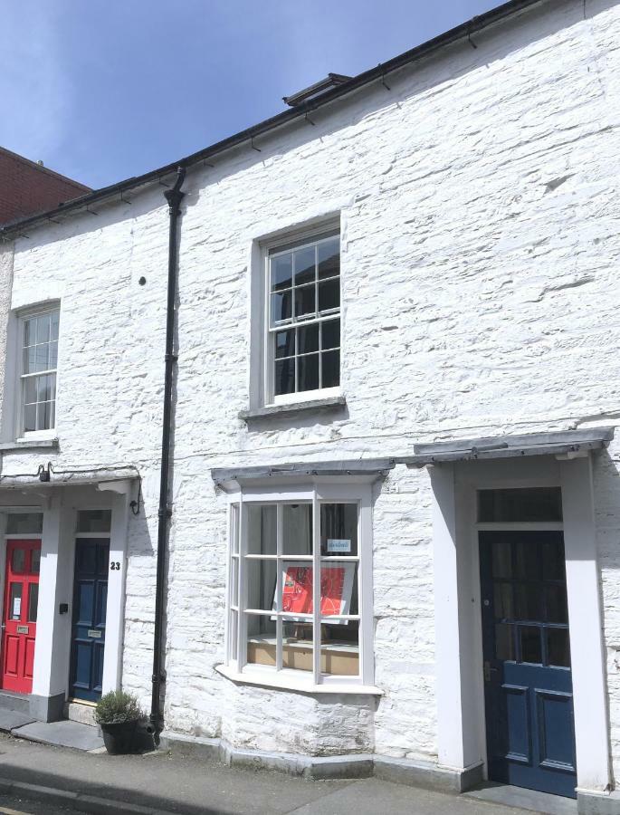 The Attic Apartment, Quay Street Studios كارديغين المظهر الخارجي الصورة